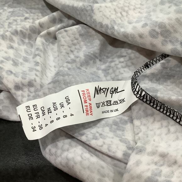 Nasty Gal Riley Snake Low Voop Neck Tee T Shirt Top Python Animal Print Brown - Picture 12 of 13